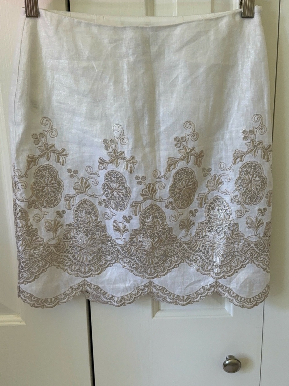 Ann Taylor White Linen-Blend Pencil Skirt with Beige Embroidery